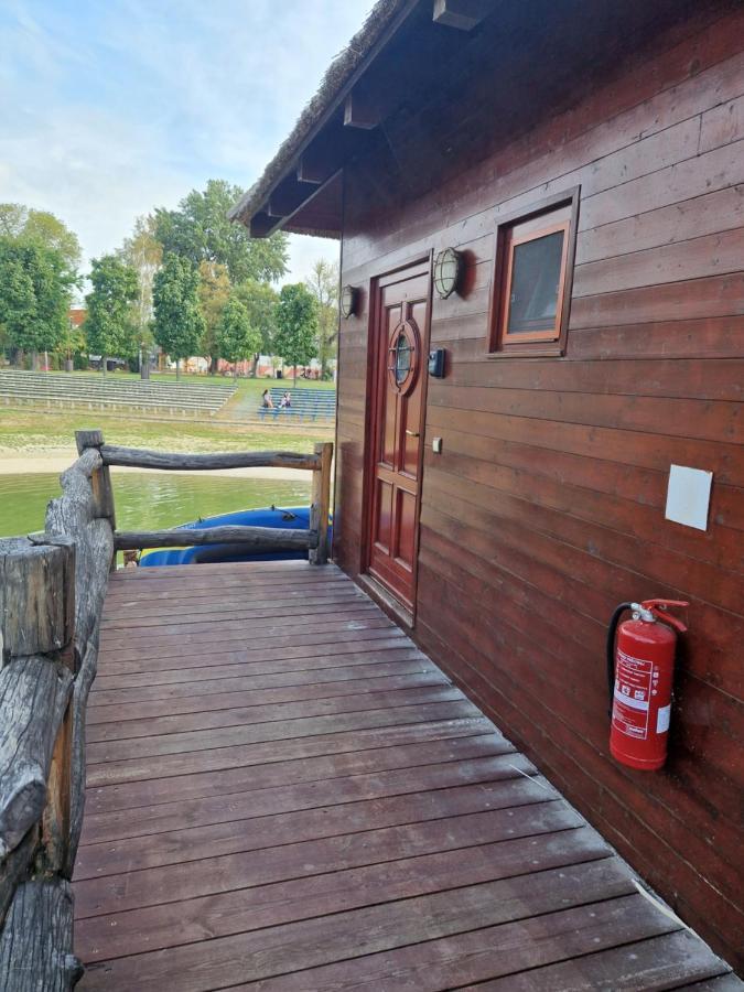 Bora Bora Na Slnecnych Jazerach Apartman Szenc Kültér fotó