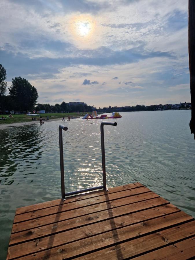 Bora Bora Na Slnecnych Jazerach Apartman Szenc Kültér fotó